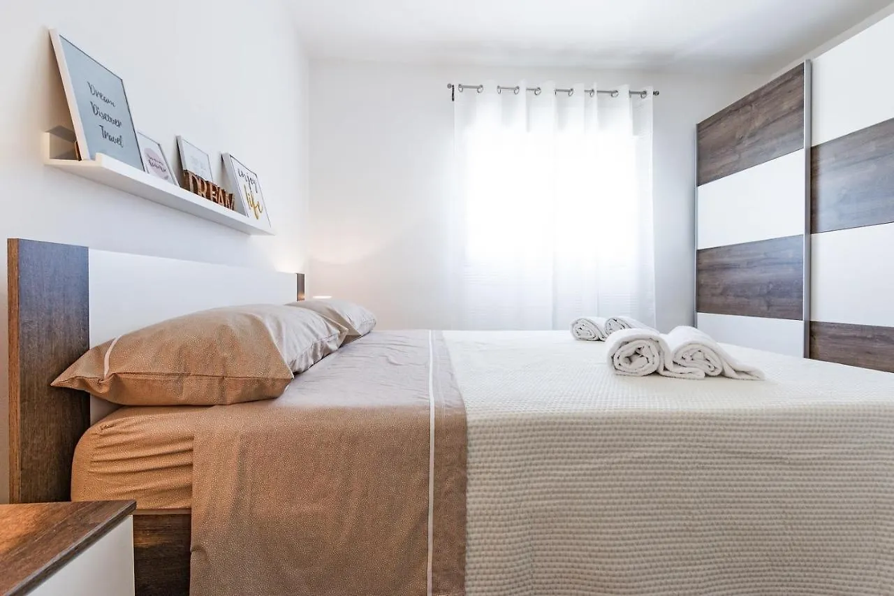 Holiday Apartment Near The Beach Fažana