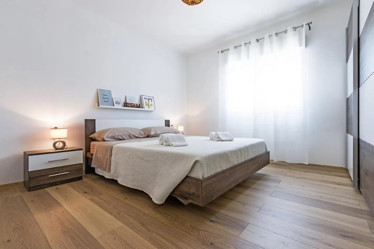 Holiday Apartment Near The Beach Fažana Kroatien