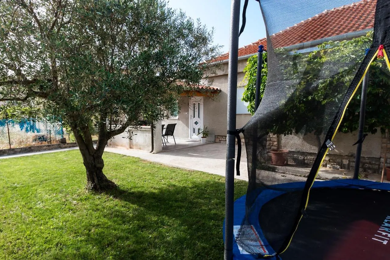Holiday Apartment Near The Beach Fažana
